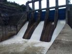 kondisi-terkini-bukaan-pintu-spillway-plta-koto-panjang_20180102_144308.jpg