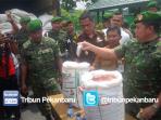 koramil-minas-gagalkan-penyelundupan-pupuk-oplosan_20160126_124730.jpg