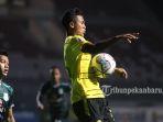 ks-tiga-naga-vs-psms-medan-jakabaring.jpg