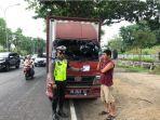 langgar-lalu-lintas-truk-ditilang.jpg