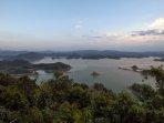 lanskap-danau-buatan-dari-puncak-kompe.jpg
