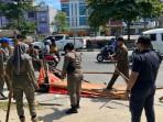 lapak-PKL-di-Jalan-HR-Soebrantas-Kota-Pekanbaru.jpg