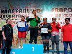 lifter-putri-riau-naik-podium.jpg