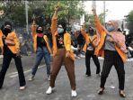 lima-mahasiswi-unm-menyampaikan-aspirasi-dengan-video-tiktok.jpg