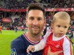 lionel-messi-berfoto-bersama-anak-predrag-rajkovic-kiper-reims.jpg