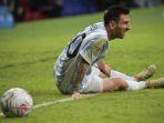 lionel-messi-kesakitan-selama-pertandingan-fase-grup-turnamen.jpg