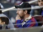 lionel-messi-melihat-aksi-rekan-rekannya-dari-kursi-penonton_20181025_204941.jpg