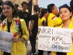 livia-ellen-mahasiswi-ui-viral-demo-di-dpr.jpg