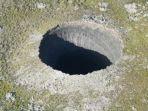 lobang-misterius-di-siberia-baru.jpg