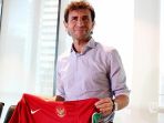 luis-milla-pelatih-baru-timnas-indonesia_20170122_101657.jpg