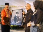 lukisan-sultan-syarif-kasim-ii-untuk-arsyadjuliandi-rachman_20180925_175747.jpg