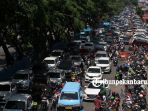 macet-kemacetan-kendaraan-jalan-sudirman-plaza-sukaramai_20180604_165049.jpg<pf>macet-kemacetan-kendaraan-jalan-sudirman-plaza-sukaramai_20180604_165136.jpg<pf>macet-kemacetan-kendaraan-jalan-sudirman-plaza-sukaramai_20180604_165113.jpg