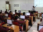 mahasiswa-belajar-di-universitas-abdurrab_20181020_133416.jpg