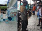 mahasiswa-kukerta-relawan-covid-19-unri-bagikan-masker-dan-hand-sanitizer.jpg