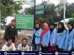 mahasiswa-kukerta-universitas-riau-buat-penunjuk-arah-menuju-desa.jpg