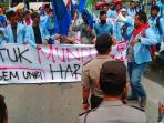 mahasiswa-riau-demonstrasi-tuntut-kpk-usut-korupsi-annas-maamun.jpg
