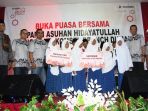 management-telkomsel-berfoto-bersama-dengan-pimpinan-yayasan-hidayatullah_20170616_104837.jpg