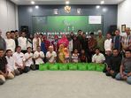 manajemen-whiz-hotel-sudirman-pekanbaru-buka-puasa-bersama-anak-yatim_20180606_094231.jpg