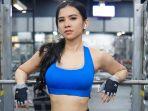 maria-vania-pakai-sport-bra-saat-sit-up-tiktoker-kasihan-suaminya-nanti-tubuh-istri-jadi-tontonan.jpg