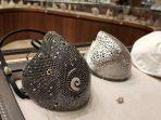 masker-seharga-21-miliar-berlapis-berlian.jpg