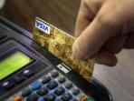 membayar-menggunakan-kartu-debit-kartu-kredit_20160410_205810.jpg