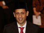 mendikbud-nadiem-makarim-masih-lugu-tak-tahu-yang-di-belakangnya-adalah-ajudan-tanya-bapak-siapa.jpg