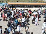 migran-di-india-pulang-jalan-kaki-karena-transportasi-terputus.jpg