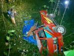 mobil-bak-terbuka-l-300-masuk-jurang.jpg