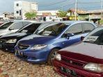 mobil-bekas-yang-dijual-di-sebuah-diler.jpg