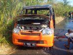 mobil-pengangkut-untuk-bantuan-sosial-tunai-bagi-masyarakat-terbakar.jpg