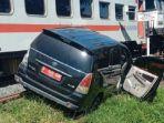 mobil-plat-merah-ditabrak-kereta-api-di-padang.jpg