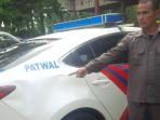 mobil-polisi-ditendang-sebagian-massa-kongres-hmi-22112015_20151122_141552.jpg