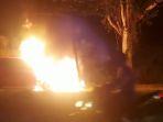 mobil-terbakar-di-pekanbaru-setelah-tabrak-lari.jpg