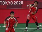 mohammad-ahsan-atas-melakukan-pukulan-di-sebelah-hendra-setiawan.jpg