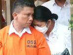 momen-mesra-putri-candrawathi-bersandar-di-bahu-ferdy-sambo.jpg