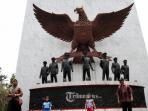 monumen-pancasila-sakti-lubang-buaya_20150929_20151001_084624.jpg