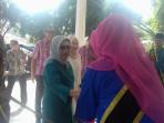 mufida-jusuf-kalla-saat-mengunjungi-dekrenasda-riau_20160722_134212.jpg