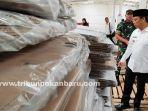 muflihun-tinjau-gudang-logistik.jpg