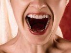 mulut-teriak-wanita.jpg
