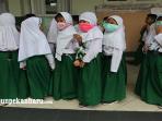murid-di-sd-al-azhar-pakai-masker-ok_20160829_120648.jpg