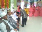 nampak-wako-dumai-zul-as-menyalami-jamaah-umroh-di-kecamatan-medang-kampai.jpg