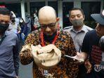 novel-baswedan-positif-covid-19-10-anggota-keluarga-jalani-swab-test-masjid-disemprot-disinfektan.jpg