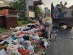 operator-pengangkutan-sampah-pku.jpg