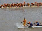 pacu-jalur-di-kuansing-makin-meriah-dengan-atraksi-seni-2_20181022_140914.jpg