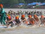 pacu-jalur-di-kuansing-makin-meriah-dengan-atraksi-seni_20181022_114923.jpg