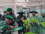 pangdam-i-bukit-barisan-mayjen-tni-hassanudin-tergigit-cabe-rawit-saat-makan-mie-sagu-di-dumai.jpg