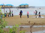 pantai-tenggayun-bengkalis-dikunjungi-wisatawan_20181019_100147.jpg