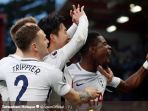 para-pemain-tottenham-hotspur-rayakan-kemenangan_20180312_065622.jpg