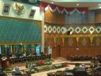 paripurna-dprd-riau_20170907_144103.jpg