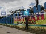 pasang-baliho-bertuah-tutupi-tulisan-madani_20151231_173752.jpg<pf>pasang-baliho-bertuah-tutupi-tulisan-madani_20151231_174217.jpg<pf>pasang-baliho-bertuah-tutupi-tulisan-madani_20151231_174226.jpg